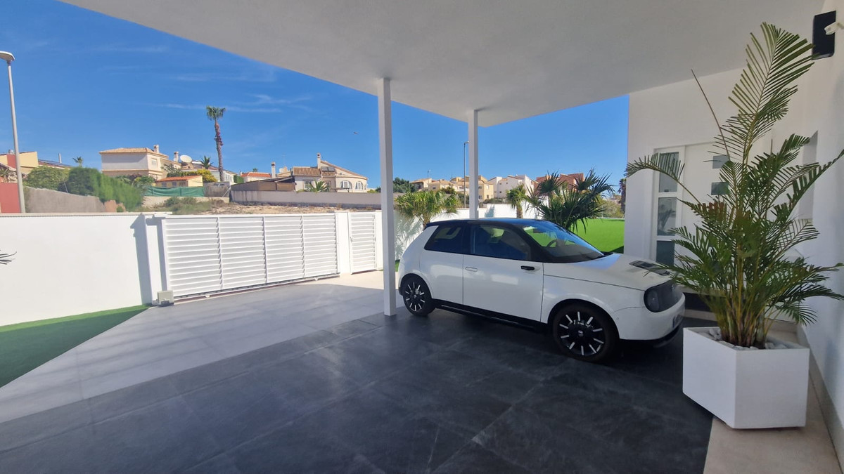5 Bed Townhouse for sale in La Marina Costa Blanca, Alicante, Spain