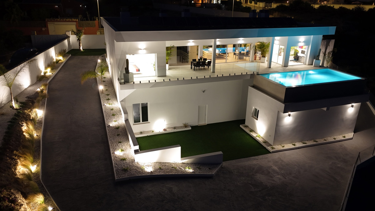 5 Bed Townhouse for sale in La Marina Costa Blanca, Alicante, Spain