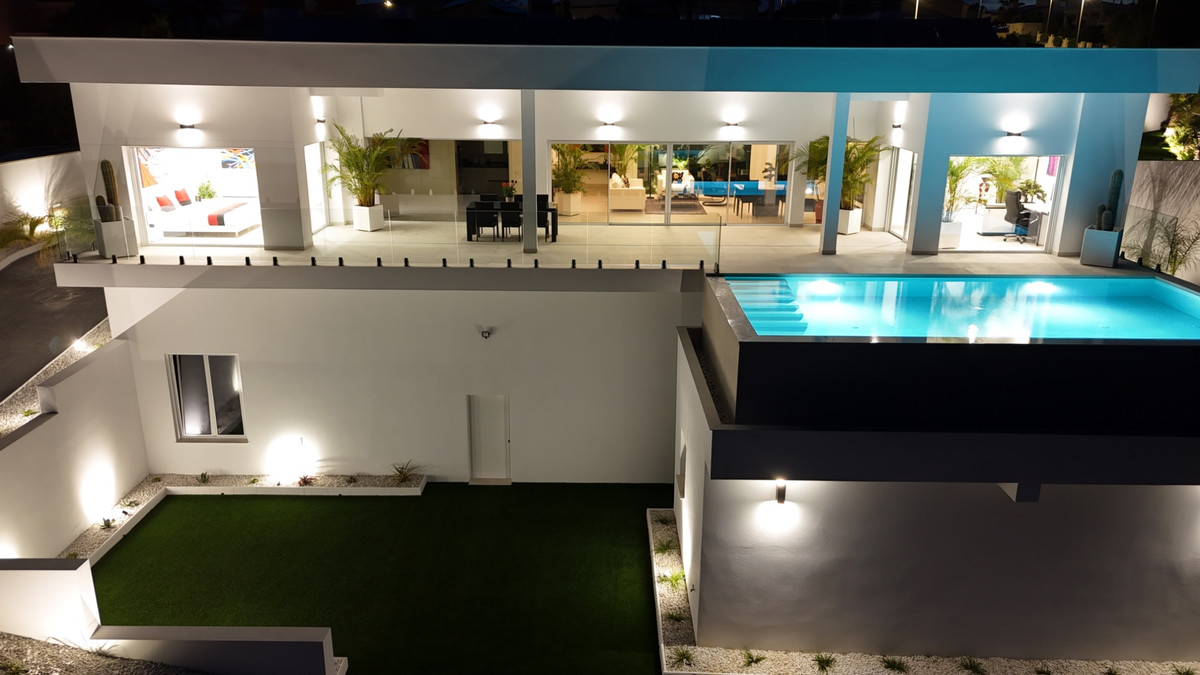 5 Bed Townhouse for sale in La Marina Costa Blanca, Alicante, Spain