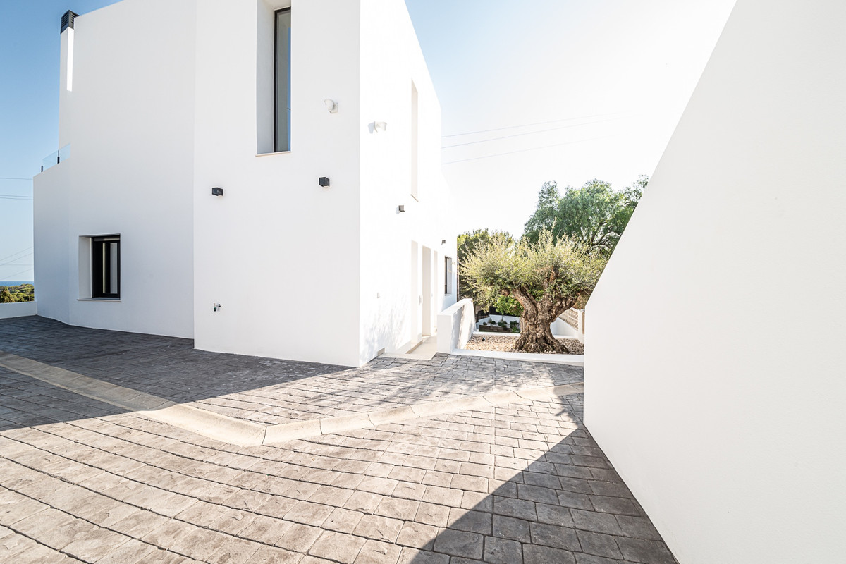 3 Bed Townhouse for sale in La Fustera Costa Blanca, Alicante, Spain