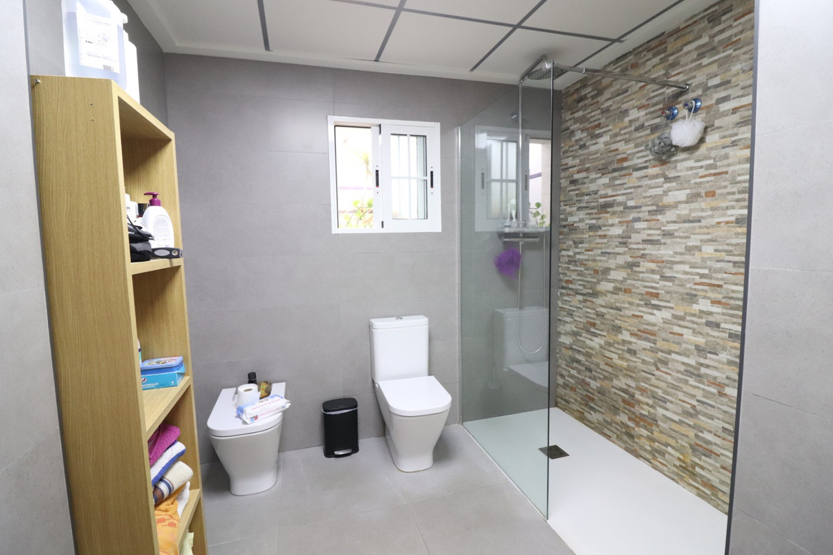 Se vende Villa - Chalet de 3 dormitorios en Costa Blanca, Alicante, España