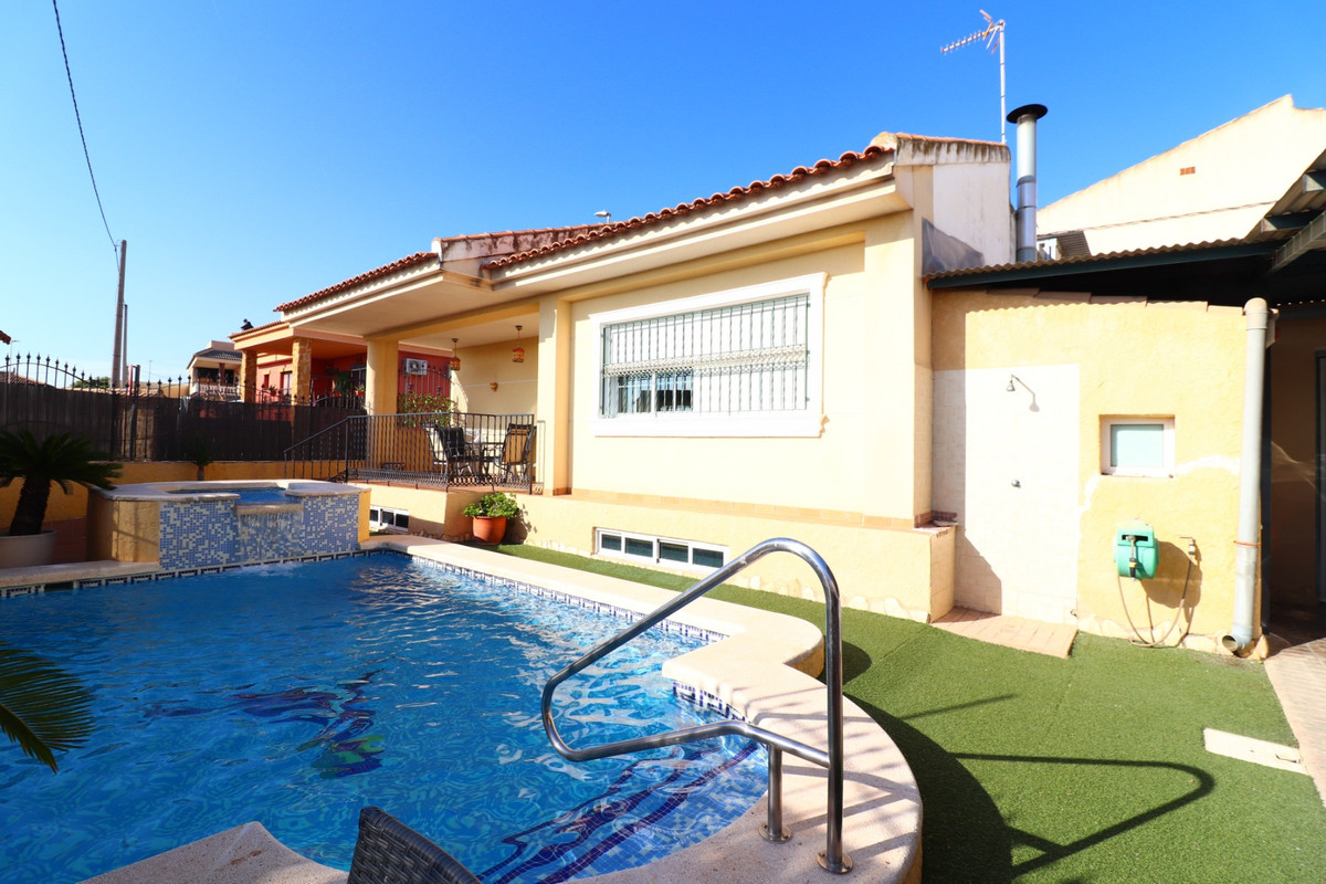 Se vende Villa - Chalet de 3 dormitorios en Costa Blanca, Alicante, España