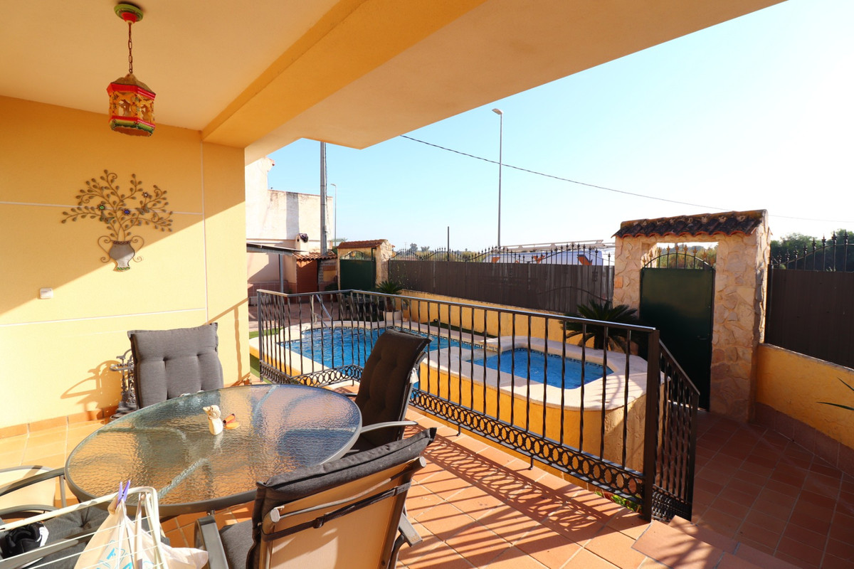 Se vende Villa - Chalet de 3 dormitorios en Costa Blanca, Alicante, España