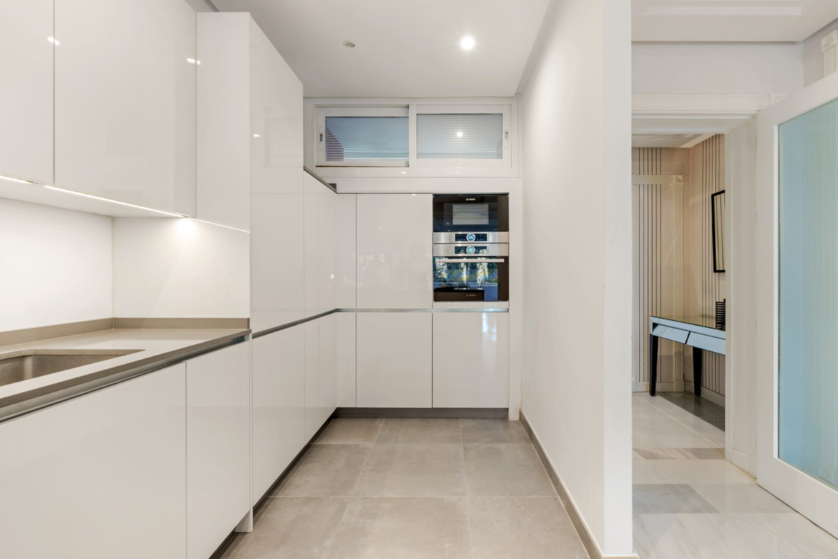 Se vende Apartamento Planta Media de 2 dormitorios en Costa Del Sol, Málaga, España