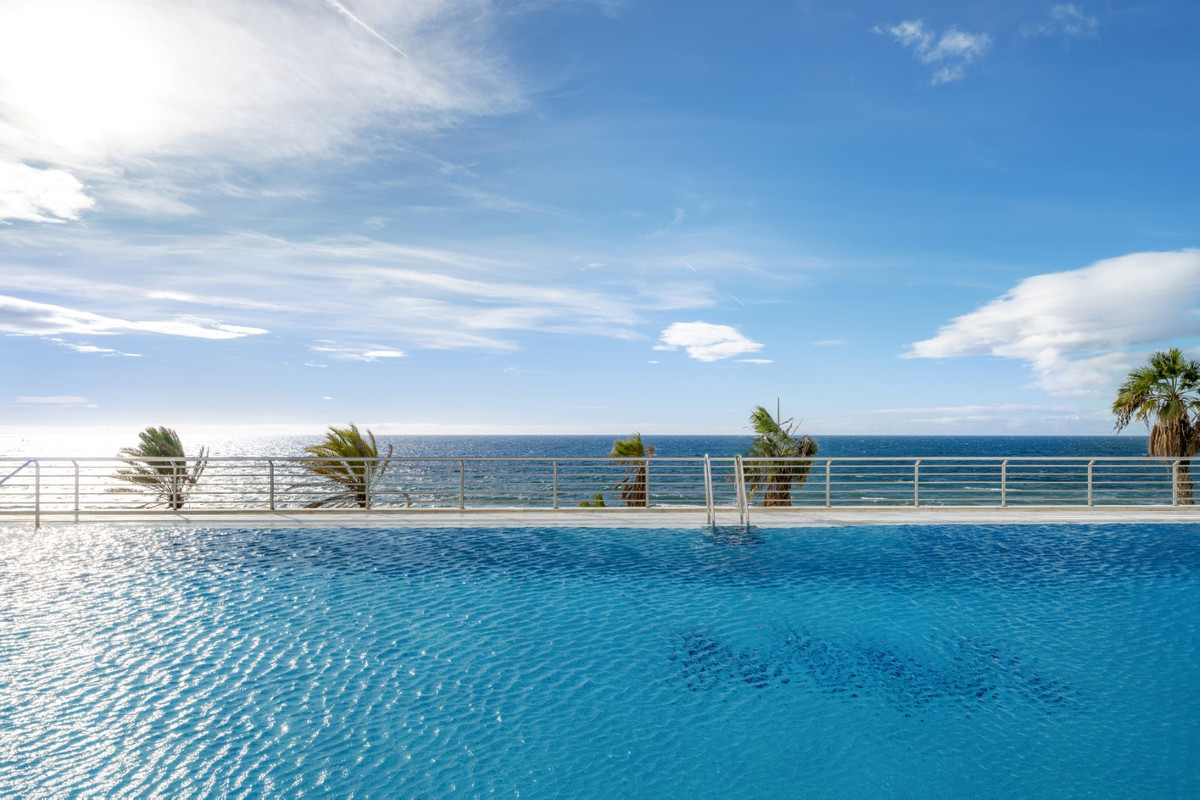 Se vende Apartamento Planta Media de 2 dormitorios en Costa Del Sol, Málaga, España