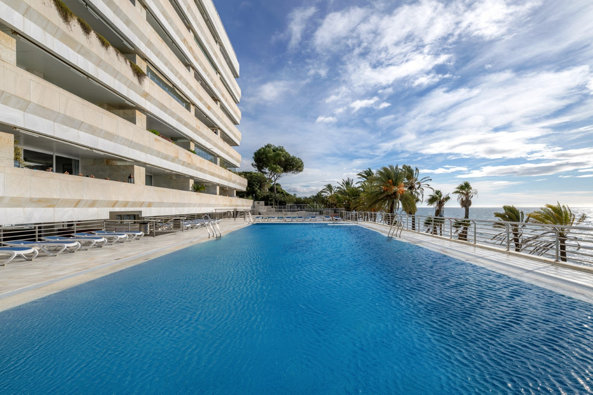 Se vende Apartamento Planta Media de 2 dormitorios en Costa Del Sol, Málaga, España