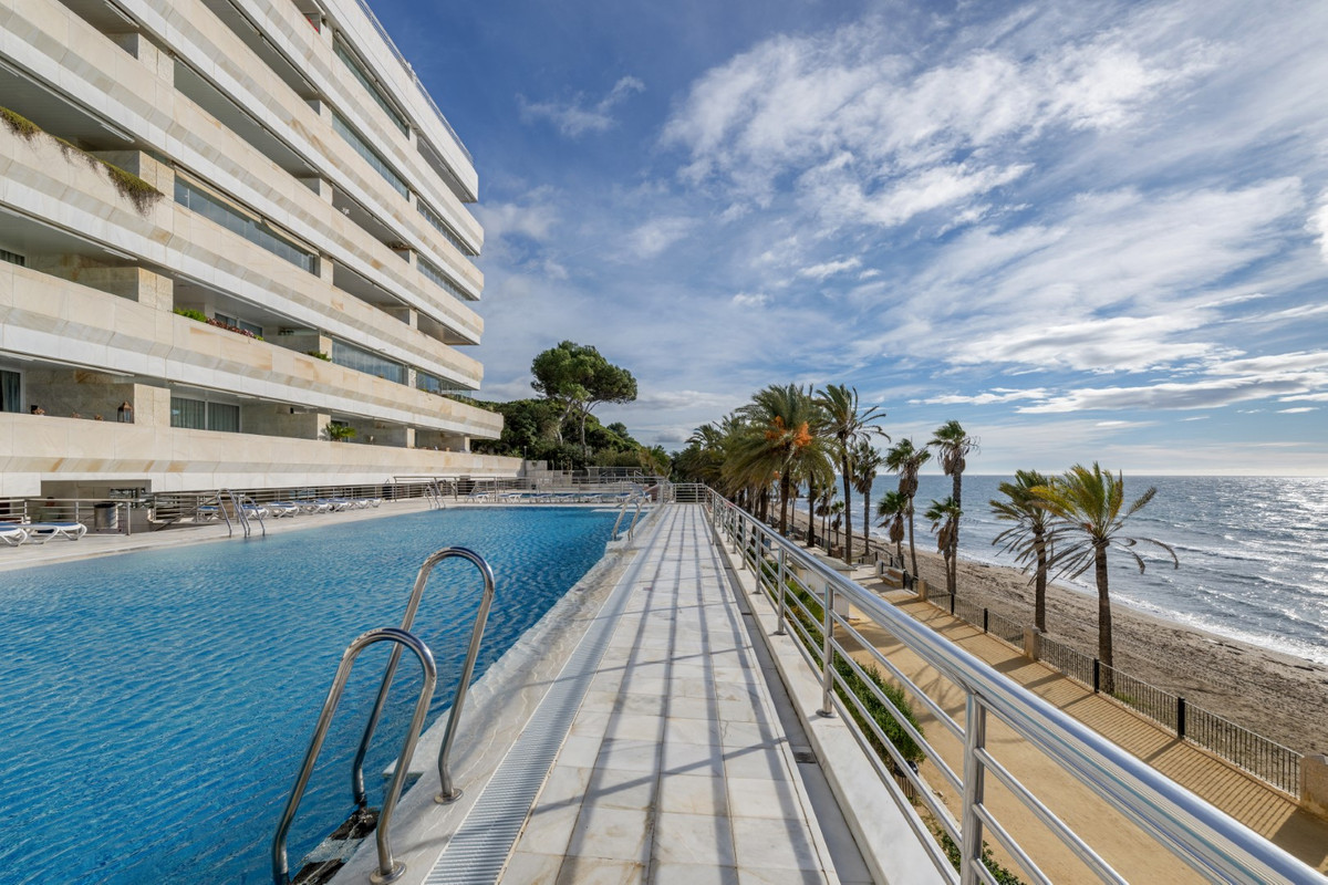 Se vende Apartamento Planta Media de 2 dormitorios en Costa Del Sol, Málaga, España