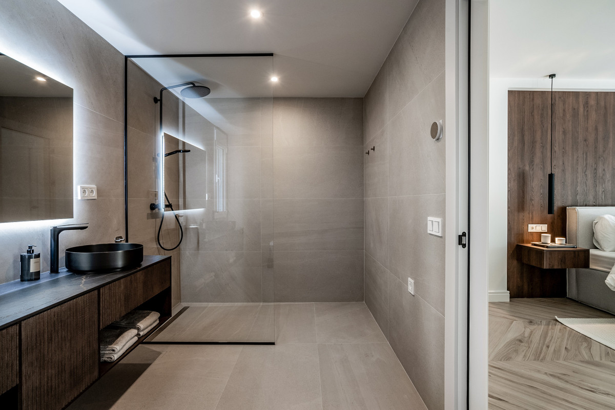 4 Bed Apartment for sale in The Golden Mile Costa Del Sol, Málaga, Spain