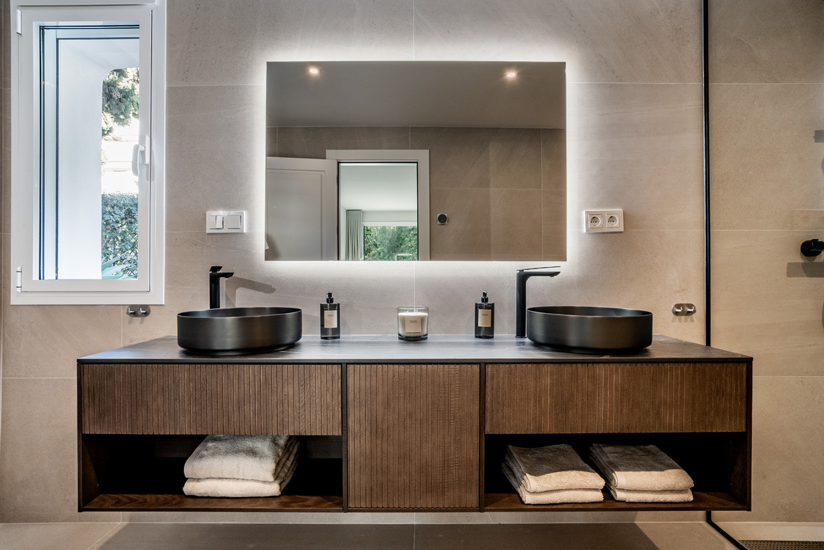 4 Bed Apartment for sale in The Golden Mile Costa Del Sol, Málaga, Spain