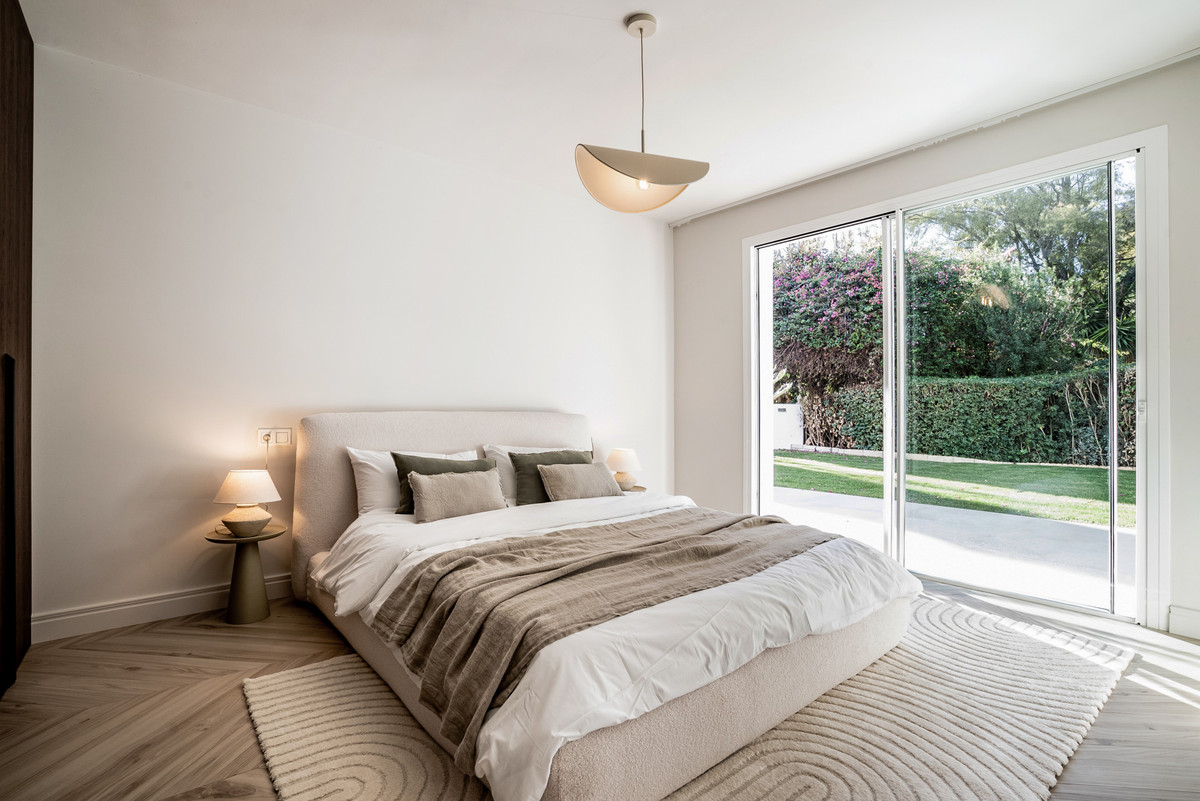4 Bed Apartment for sale in The Golden Mile Costa Del Sol, Málaga, Spain