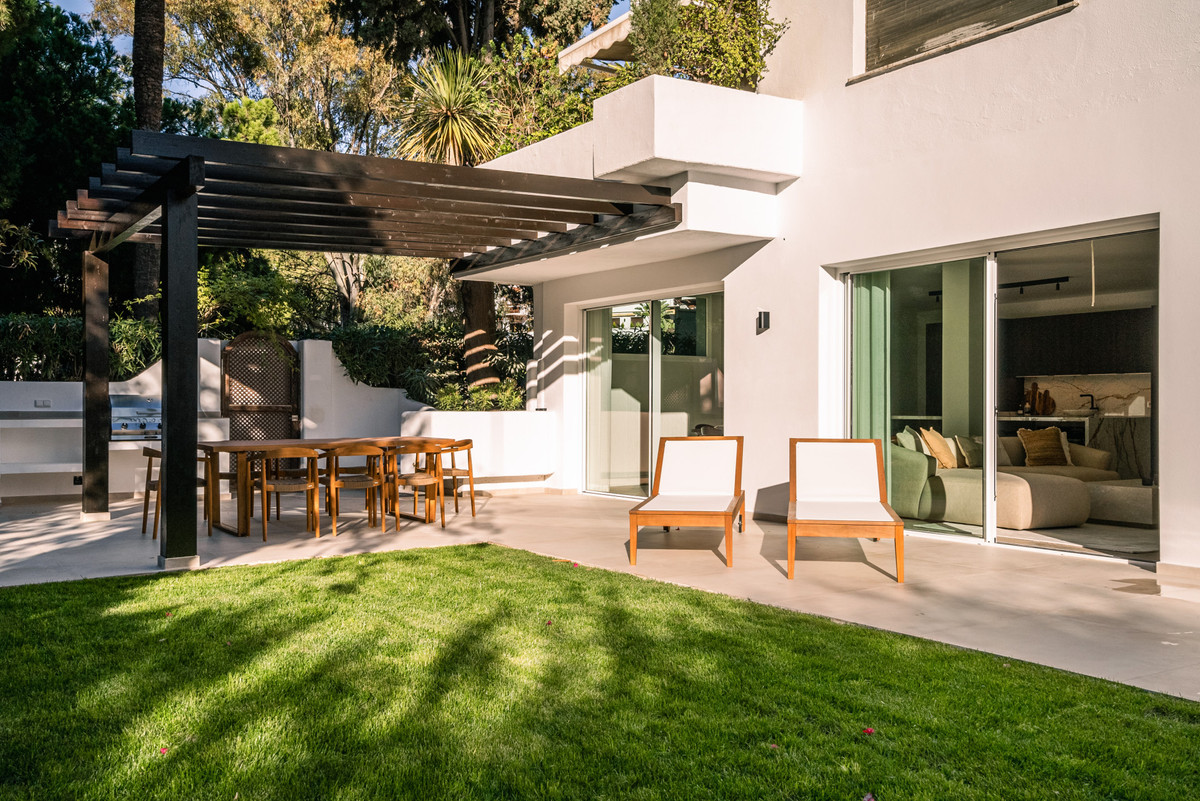 4 Bed Apartment for sale in The Golden Mile Costa Del Sol, Málaga, Spain