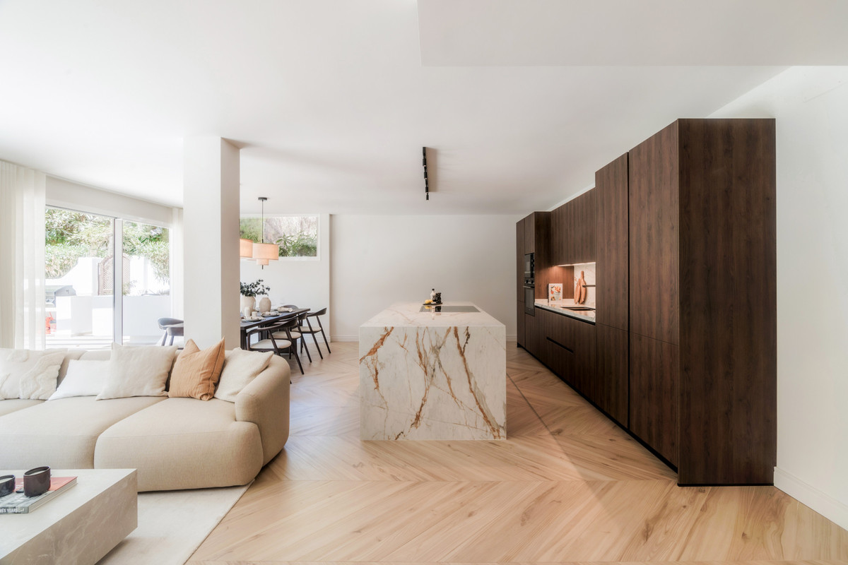4 Bed Apartment for sale in The Golden Mile Costa Del Sol, Málaga, Spain