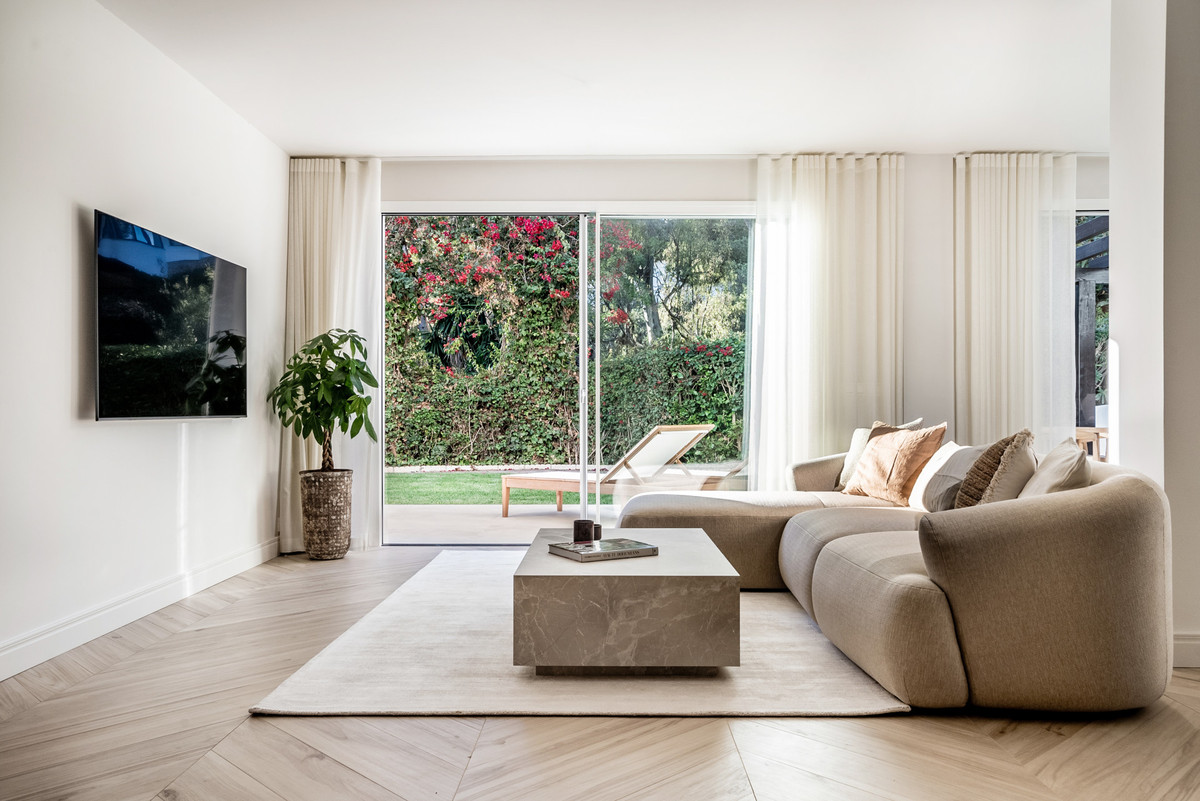 4 Bed Apartment for sale in The Golden Mile Costa Del Sol, Málaga, Spain