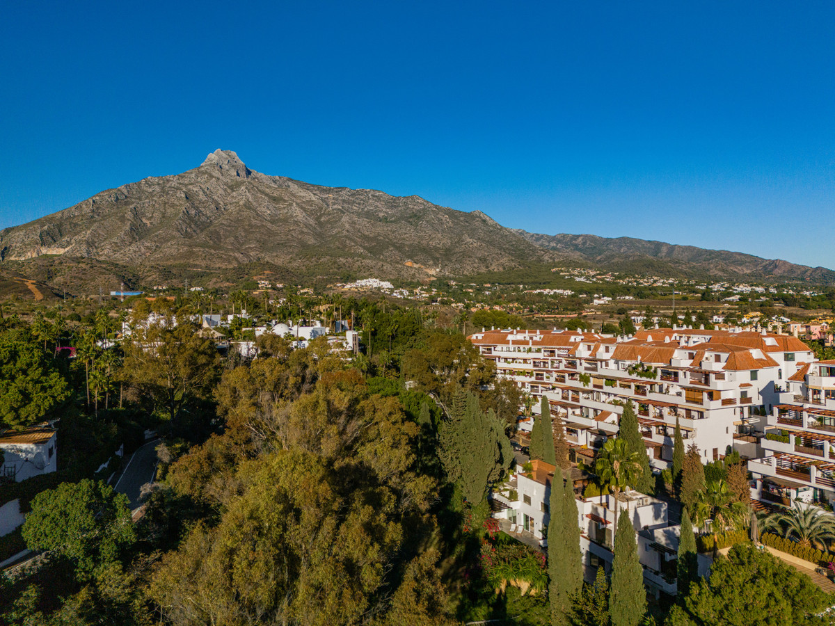 4 Bed Apartment for sale in The Golden Mile Costa Del Sol, Málaga, Spain
