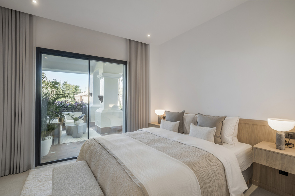 3 Bed Apartment for sale in The Golden Mile Costa Del Sol, Málaga, Spain