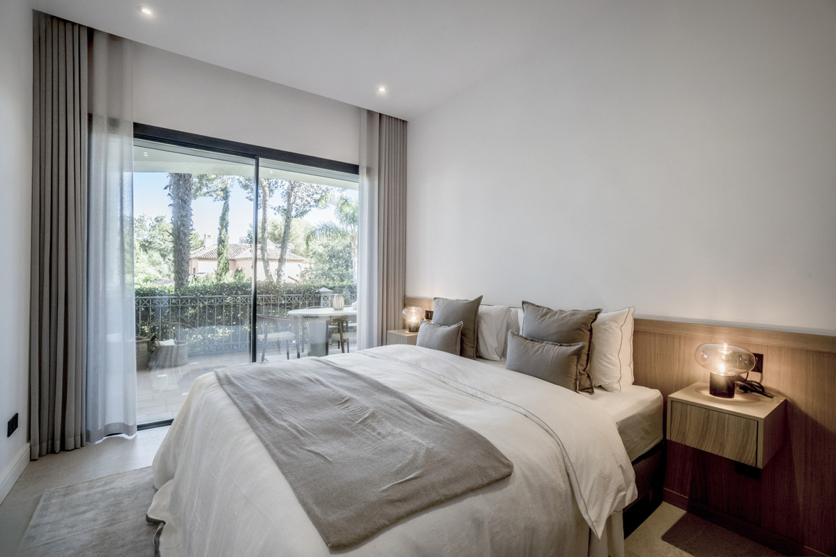 3 Bed Apartment for sale in The Golden Mile Costa Del Sol, Málaga, Spain