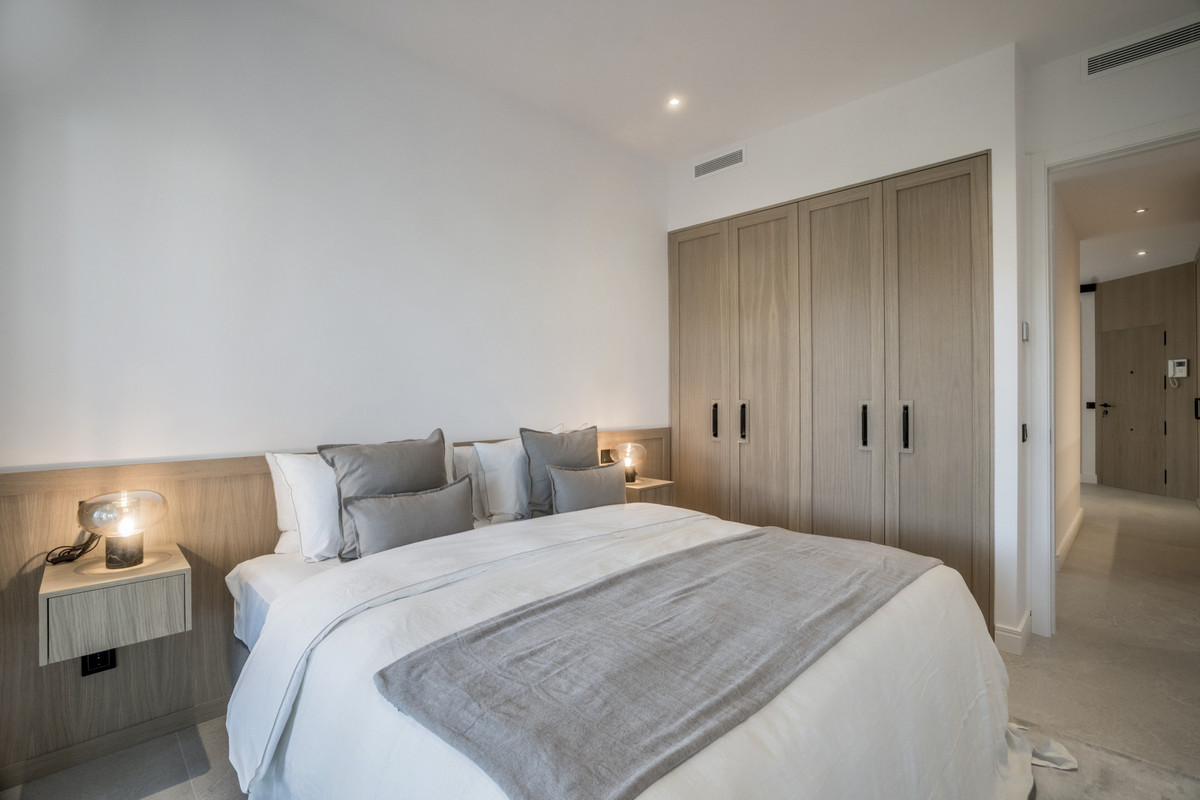 3 Bed Apartment for sale in The Golden Mile Costa Del Sol, Málaga, Spain