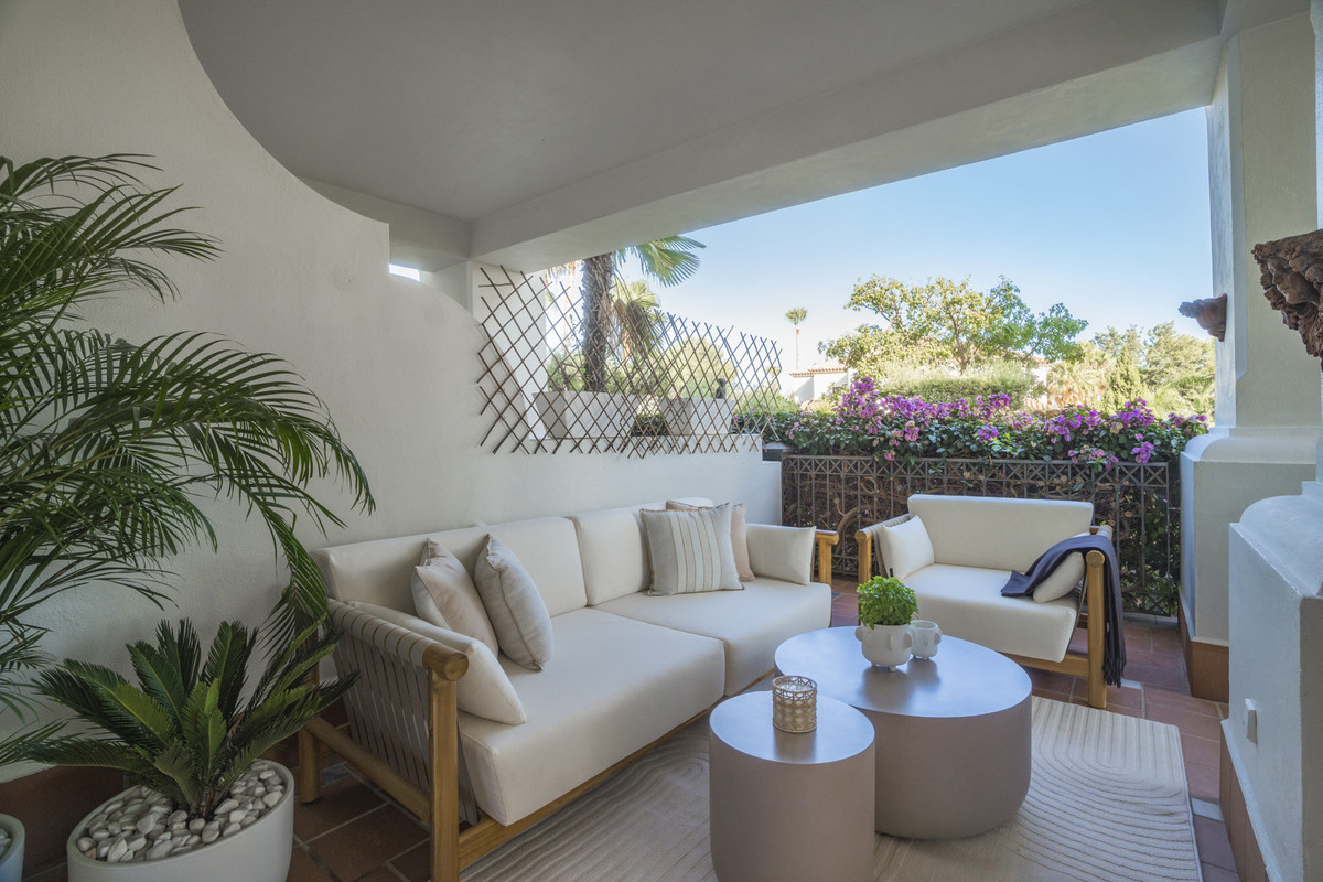 3 Bed Apartment for sale in The Golden Mile Costa Del Sol, Málaga, Spain