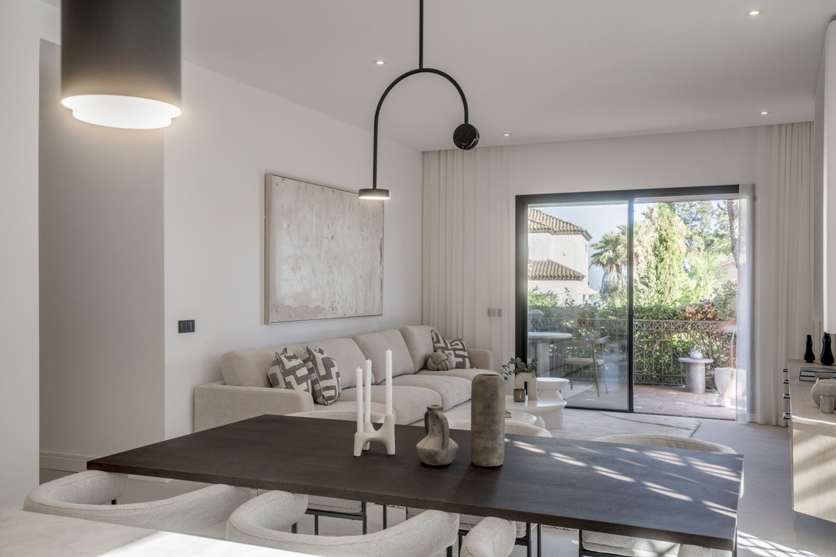 3 Bed Apartment for sale in The Golden Mile Costa Del Sol, Málaga, Spain
