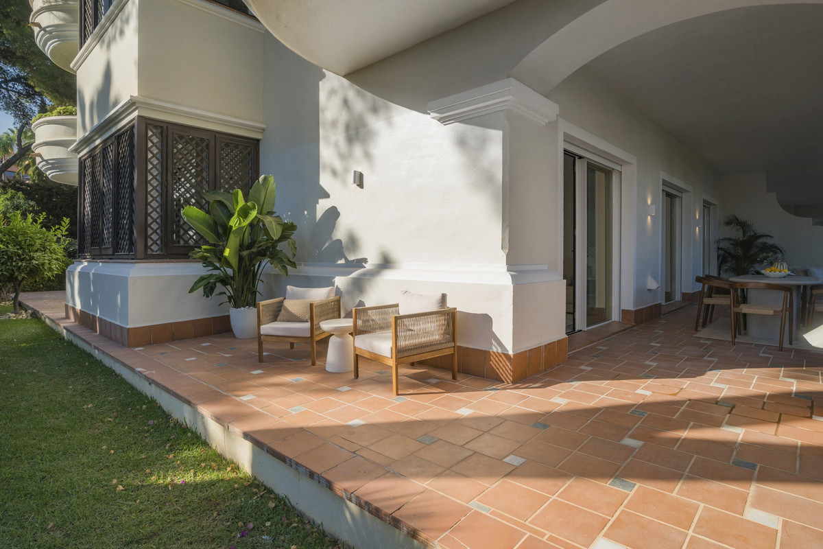 3 Bed Apartment for sale in The Golden Mile Costa Del Sol, Málaga, Spain