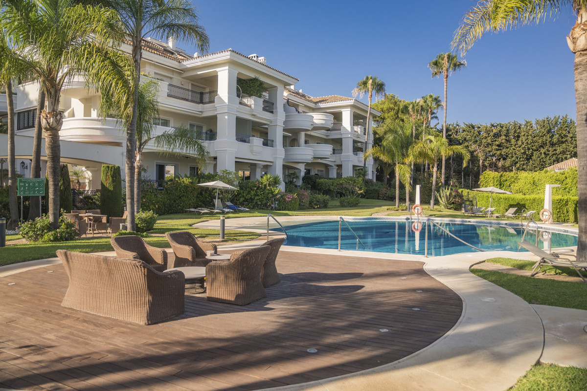 3 Bed Apartment for sale in The Golden Mile Costa Del Sol, Málaga, Spain