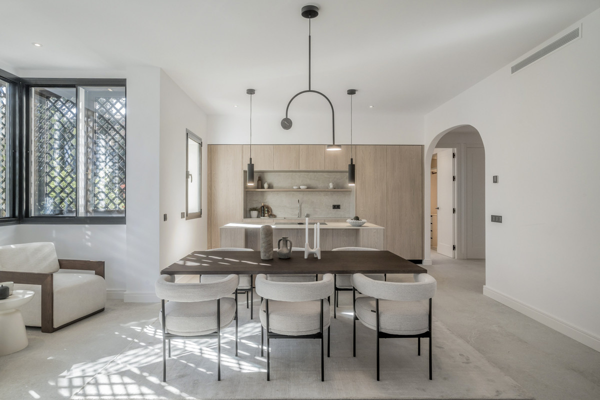 3 Bed Apartment for sale in The Golden Mile Costa Del Sol, Málaga, Spain
