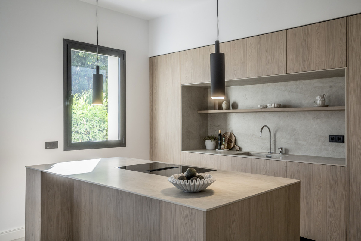3 Bed Apartment for sale in The Golden Mile Costa Del Sol, Málaga, Spain