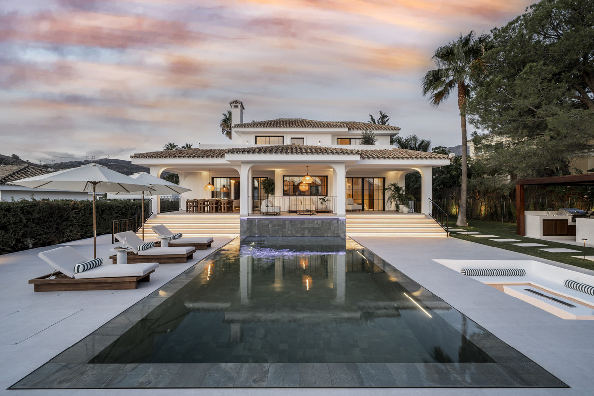 Se vende Villa - Chalet de 5 dormitorios en Costa Del Sol, Málaga, España