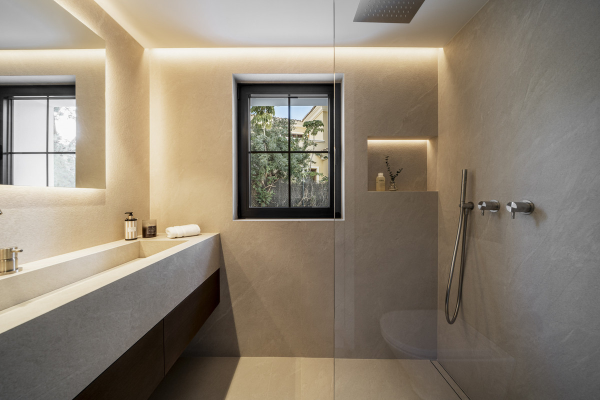 Se vende Villa - Chalet de 5 dormitorios en Costa Del Sol, Málaga, España