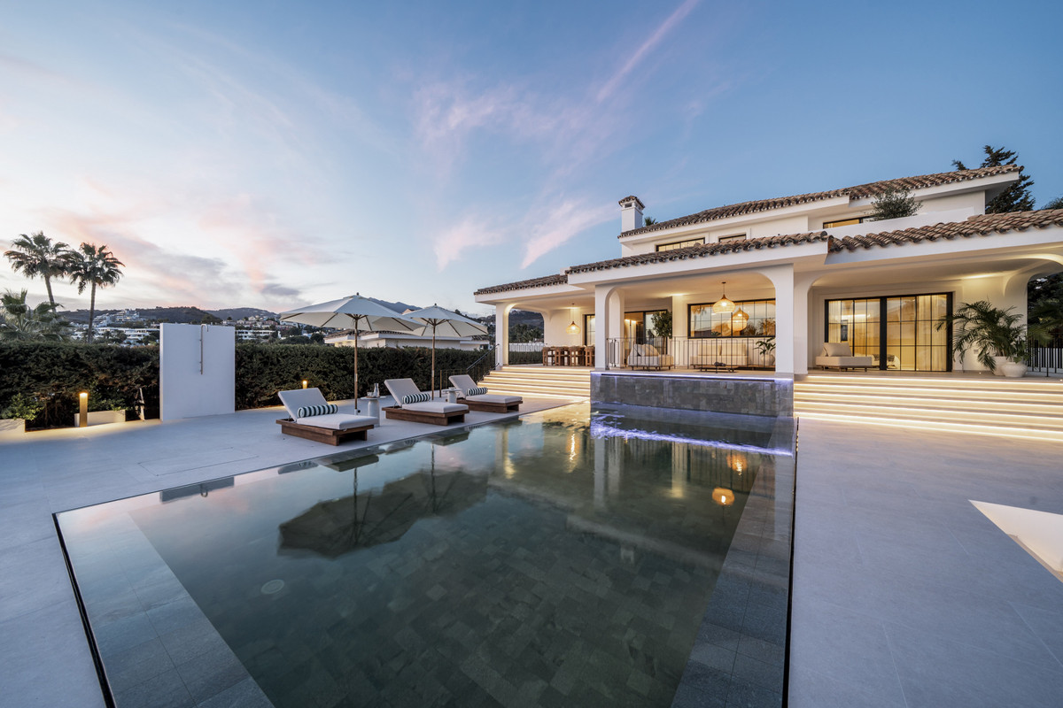 Se vende Villa - Chalet de 5 dormitorios en Costa Del Sol, Málaga, España