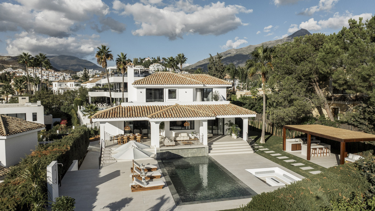 Se vende Villa - Chalet de 5 dormitorios en Costa Del Sol, Málaga, España