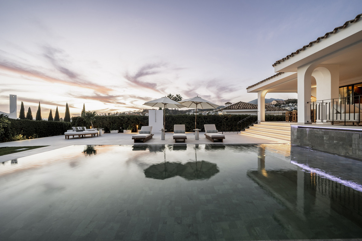 Se vende Villa - Chalet de 5 dormitorios en Costa Del Sol, Málaga, España