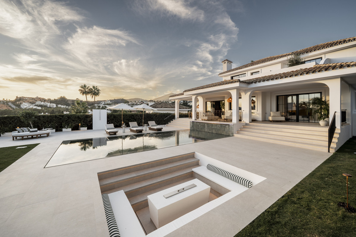 Se vende Villa - Chalet de 5 dormitorios en Costa Del Sol, Málaga, España
