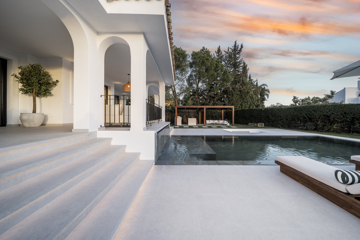 Se vende Villa - Chalet de 5 dormitorios en Costa Del Sol, Málaga, España
