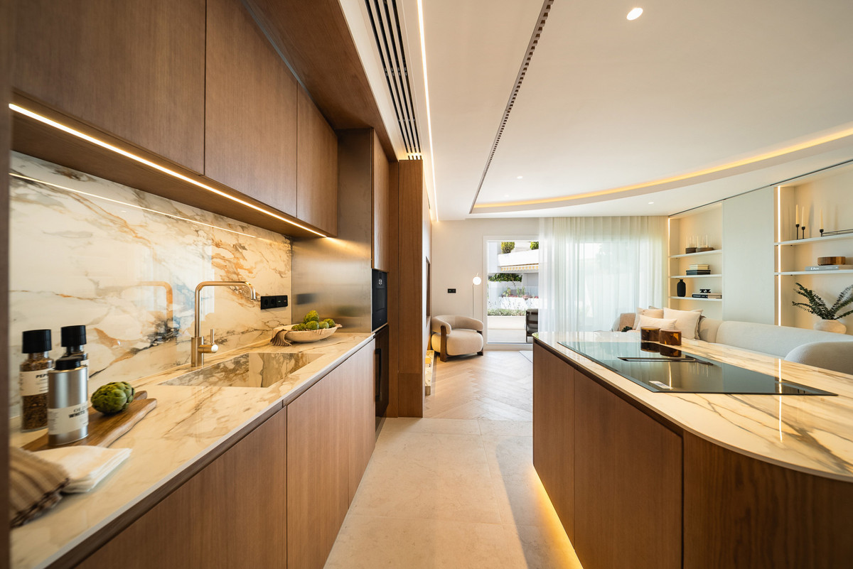 3 Bed Apartment for sale in The Golden Mile Costa Del Sol, Málaga, Spain