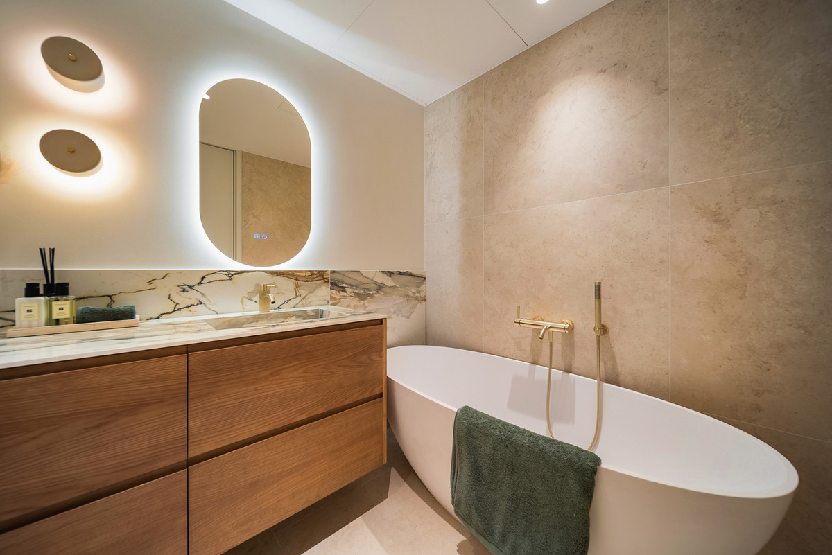 3 Bed Apartment for sale in The Golden Mile Costa Del Sol, Málaga, Spain