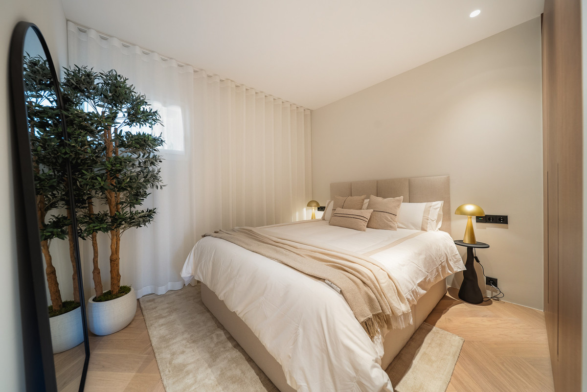 3 Bed Apartment for sale in The Golden Mile Costa Del Sol, Málaga, Spain