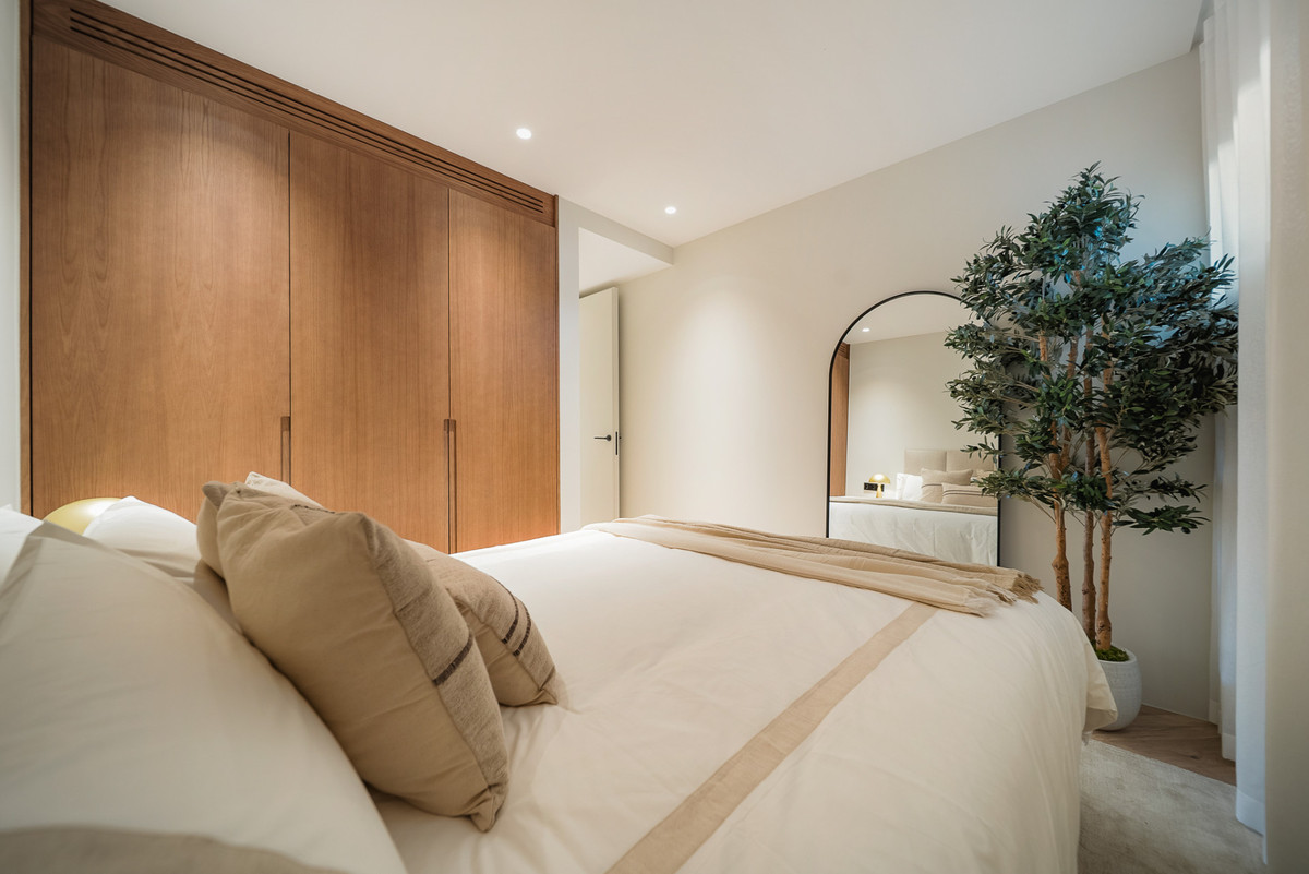 3 Bed Apartment for sale in The Golden Mile Costa Del Sol, Málaga, Spain