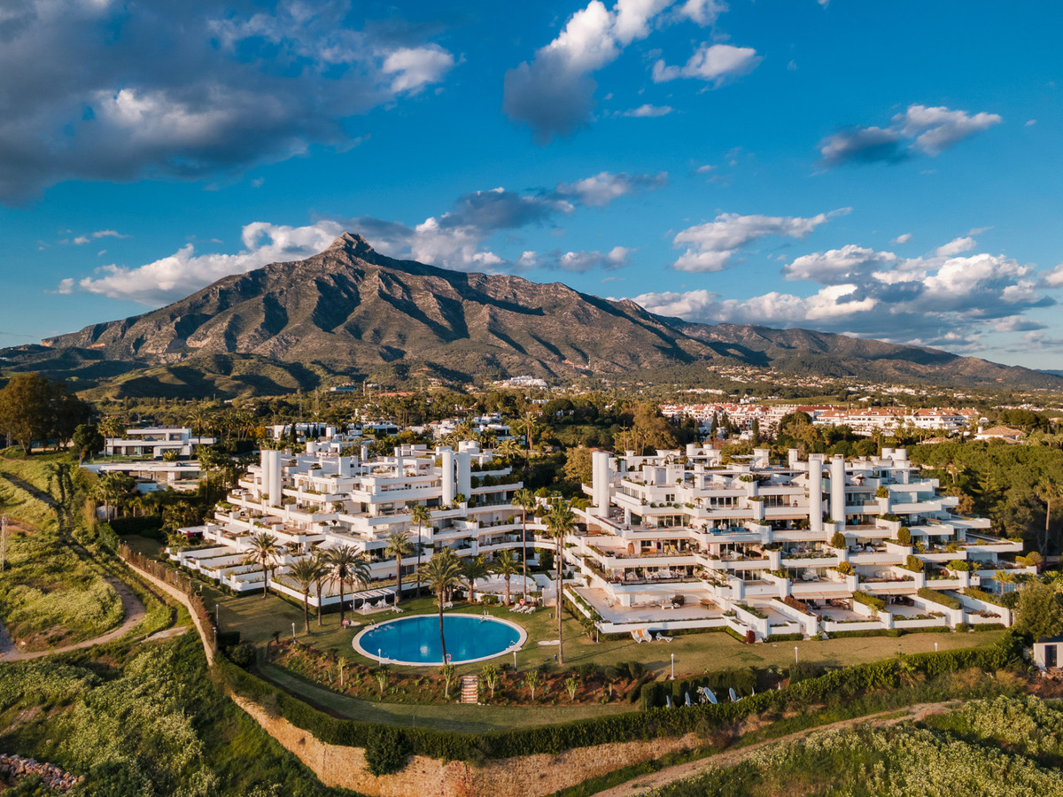 3 Bed Apartment for sale in The Golden Mile Costa Del Sol, Málaga, Spain