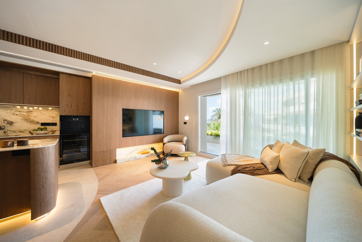 3 Bed Apartment for sale in The Golden Mile Costa Del Sol, Málaga, Spain