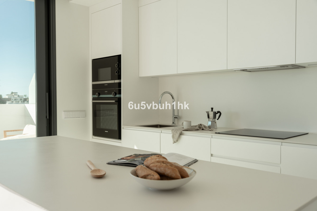 2 Bed Apartment for sale in Fuengirola Costa Del Sol, Málaga, Spain