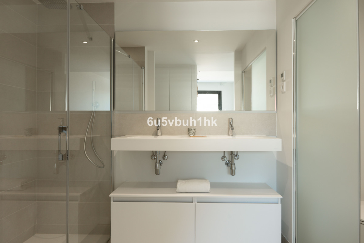 2 Bed Apartment for sale in Fuengirola Costa Del Sol, Málaga, Spain