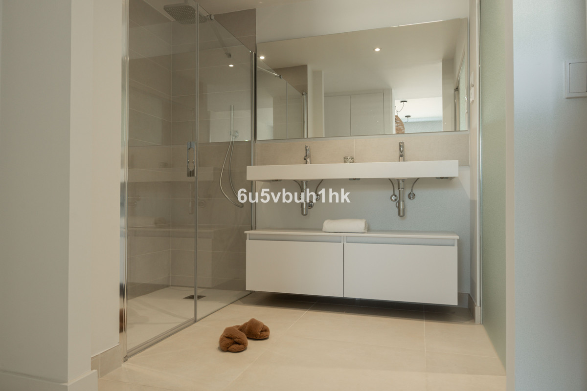 2 Bed Apartment for sale in Fuengirola Costa Del Sol, Málaga, Spain