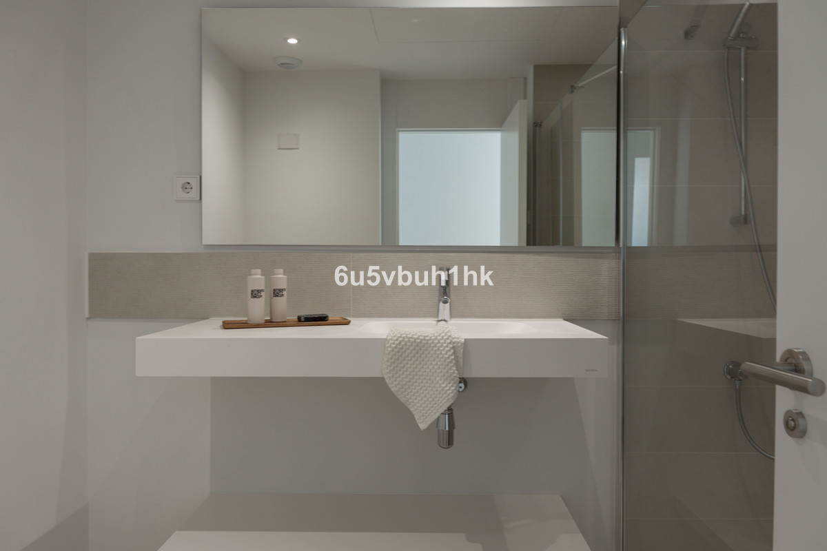 2 Bed Apartment for sale in Fuengirola Costa Del Sol, Málaga, Spain