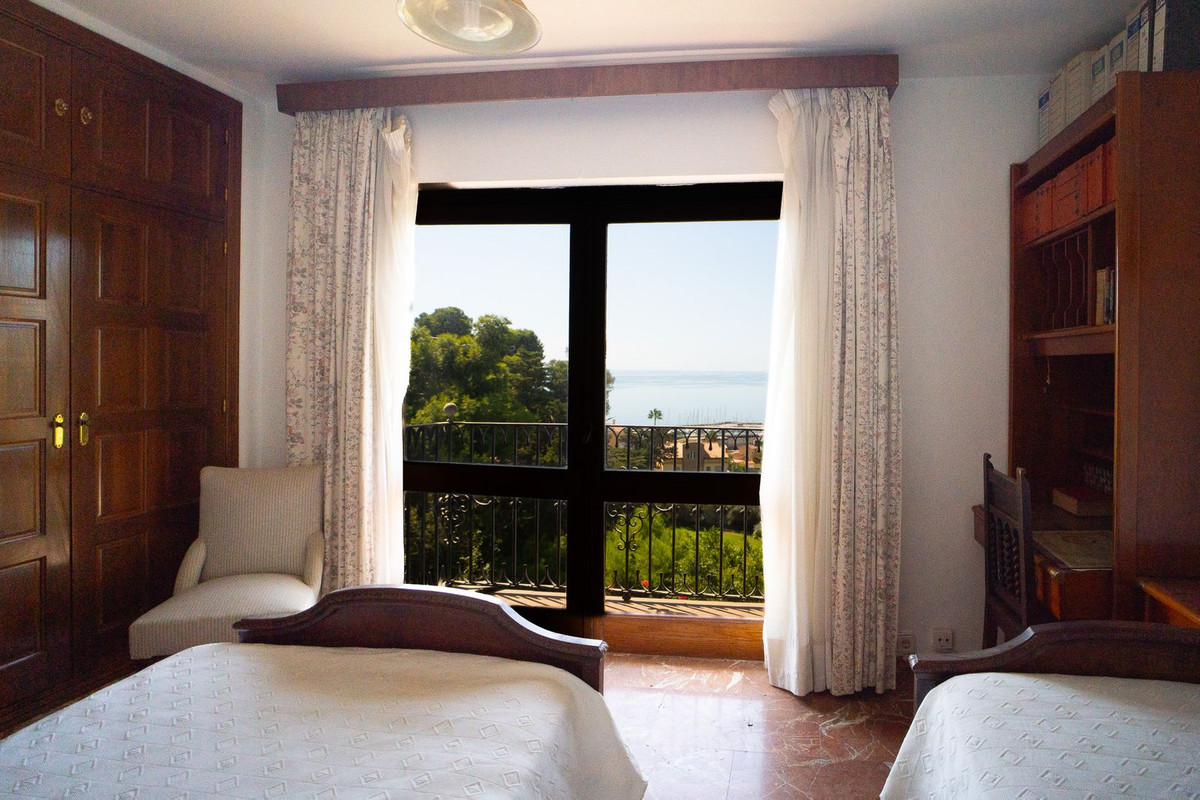 8 Bed Townhouse for sale in El Candado Málaga Ciudad, Málaga, Spain