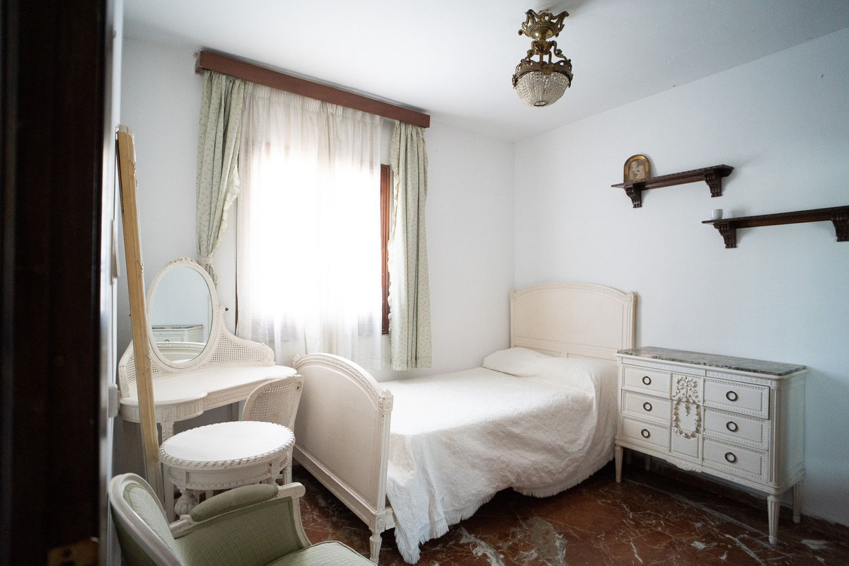 8 Bed Townhouse for sale in El Candado Málaga Ciudad, Málaga, Spain
