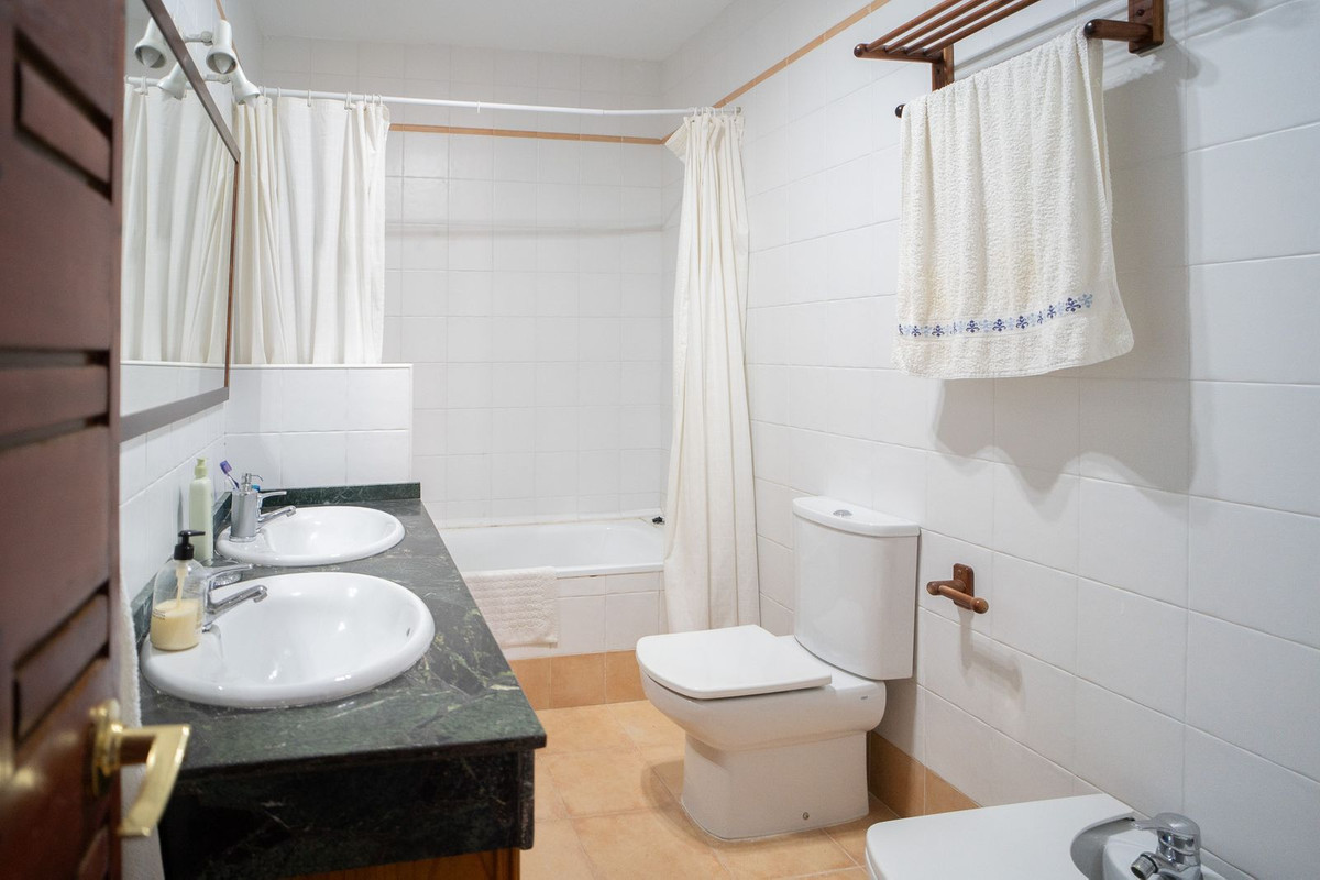 8 Bed Townhouse for sale in El Candado Málaga Ciudad, Málaga, Spain