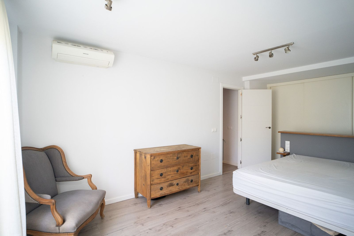 8 Bed Townhouse for sale in El Candado Málaga Ciudad, Málaga, Spain