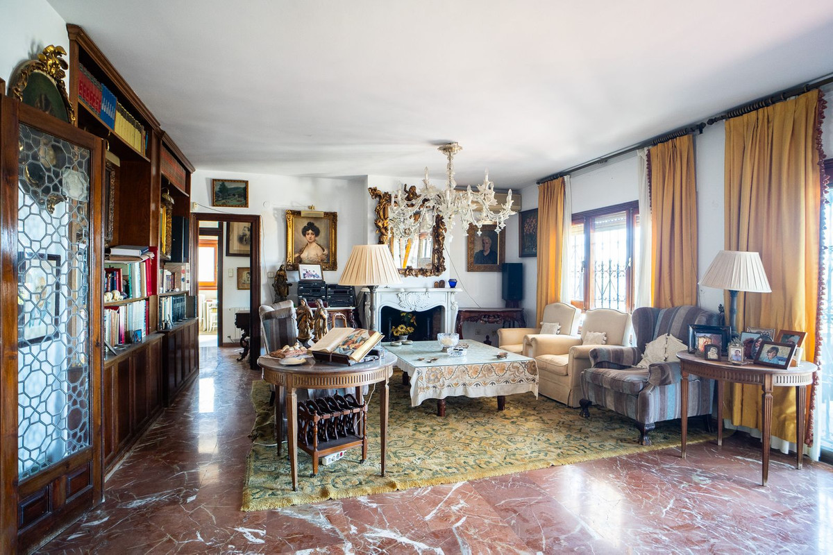 8 Bed Townhouse for sale in El Candado Málaga Ciudad, Málaga, Spain