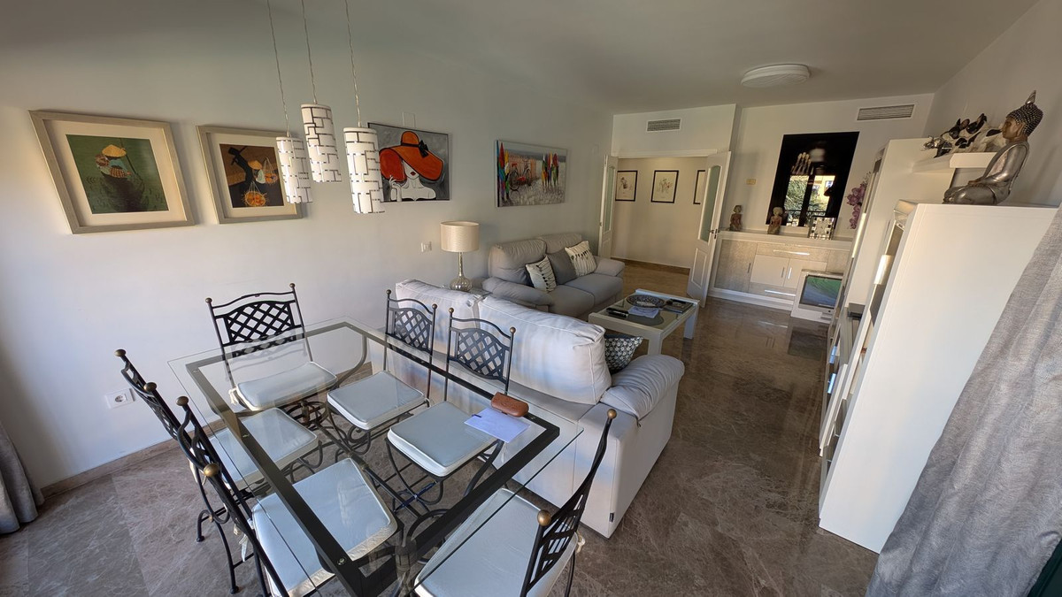 Se vende Apartamento Planta Media de 2 dormitorios en Costa Del Sol, Málaga, España